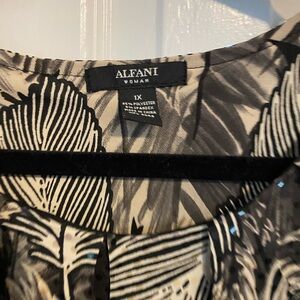 Sleeveless dressy top, great for parties